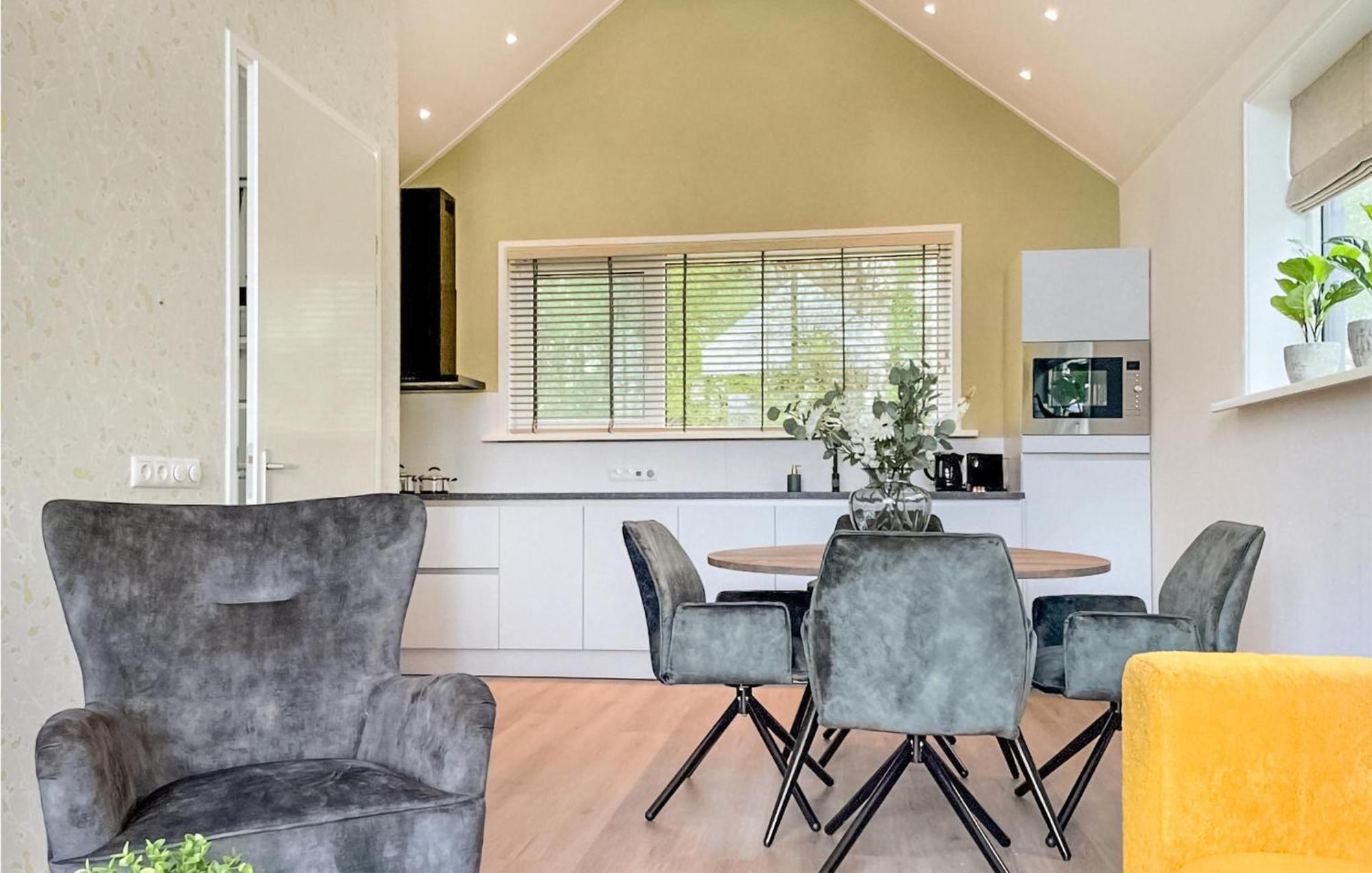 Cozy Home In Oosterwolde With Sauna Extérieur photo