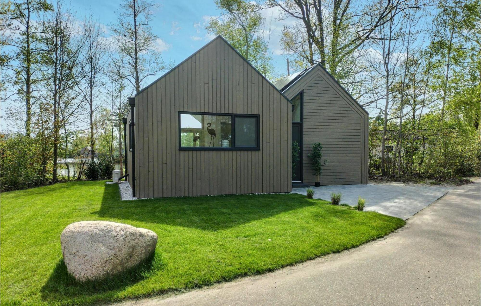 Cozy Home In Oosterwolde With Sauna Extérieur photo